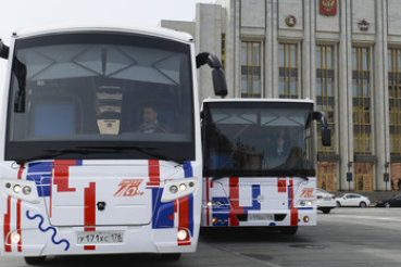 Автобусы повезут жителей в Новый год