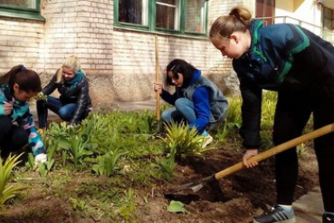 Школьники начали трудовое лето