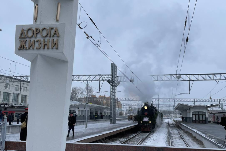 В Ленобласть мчится историческая «Ласточка»