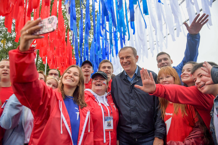 Делами и поступками Ленобласть встречает День флага