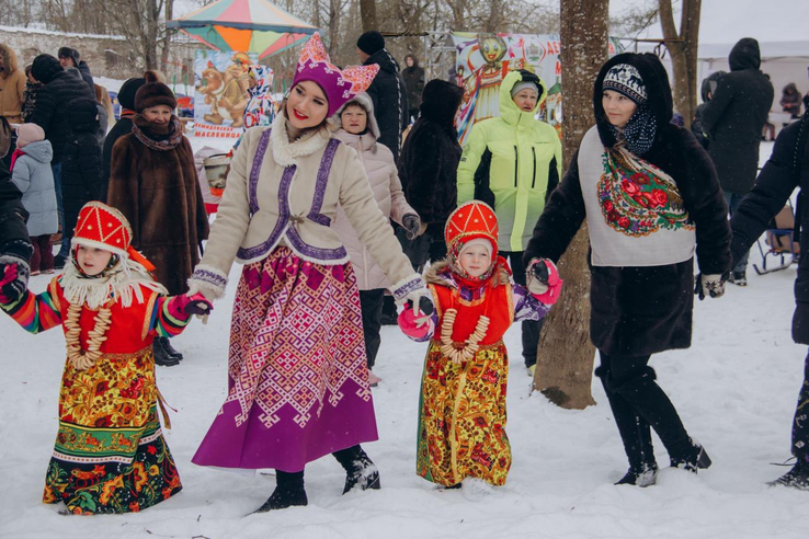 Всей семьей на выборы и на Масленицу